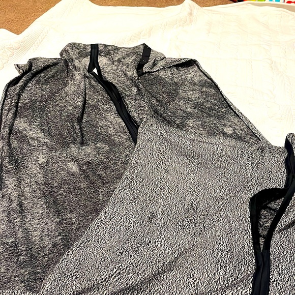 Lululemon Customizable Snap Scarf - Picture 1 of 3